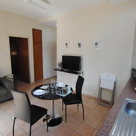 아파트 La C 라르나카